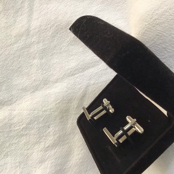 NIB Men’s silver and red cuff links - Picture 2 of 3